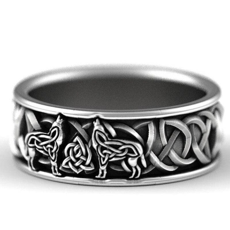 Bague sculptée loup celtique