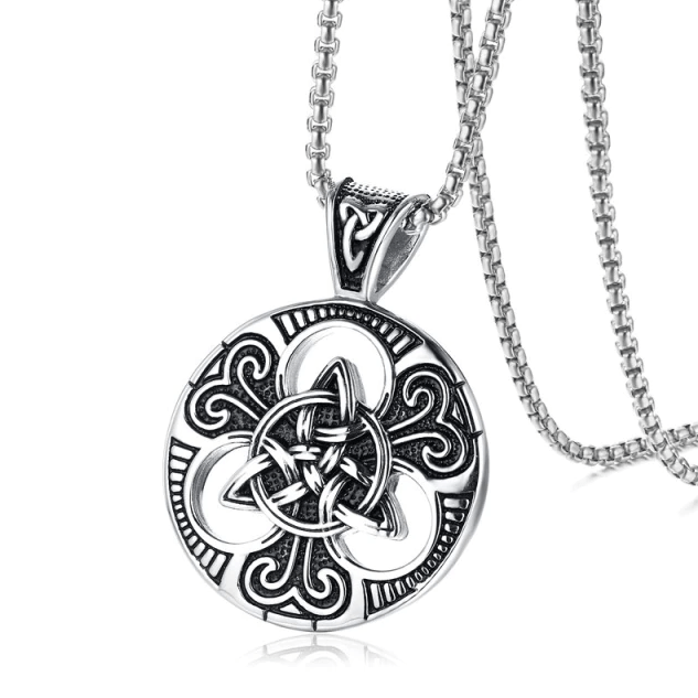 Collier Triquetra
