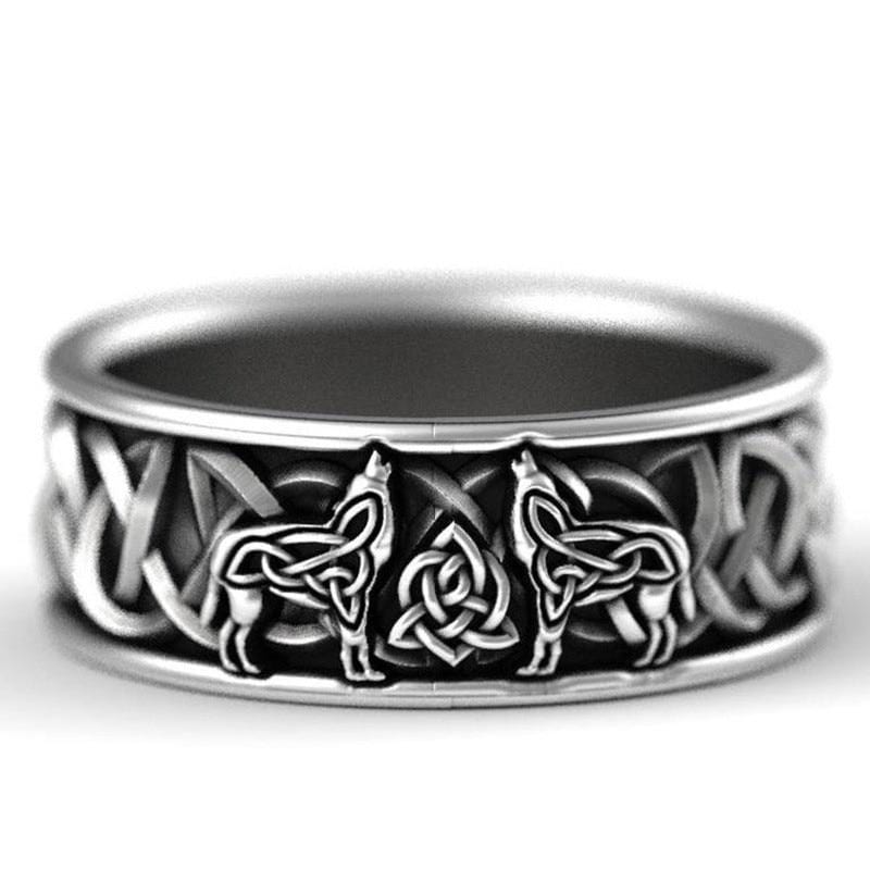 Bague sculptée loup celtique