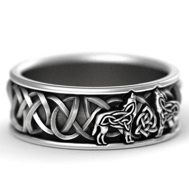 Bague sculptée loup celtique